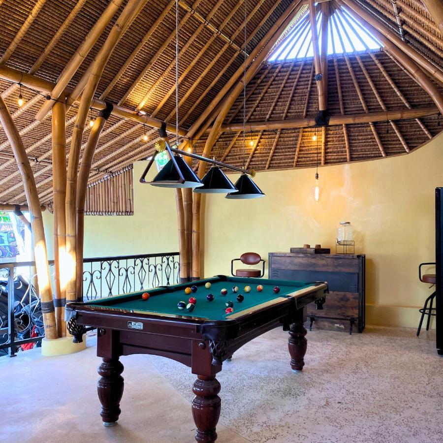 The Pleasure Dome Hotell Amed Eksteriør bilde