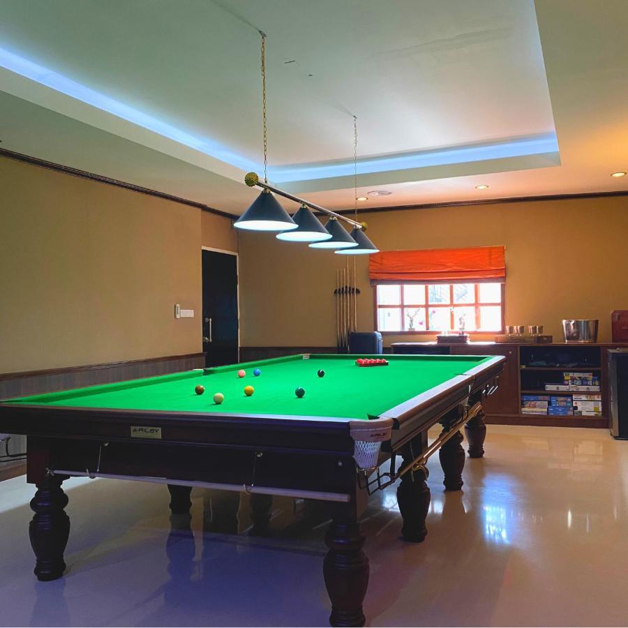 The Pleasure Dome Hotell Amed Eksteriør bilde